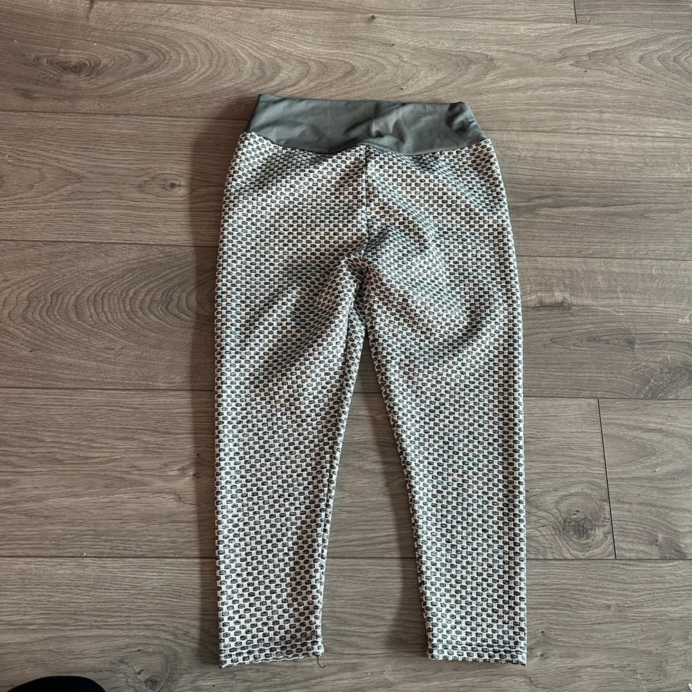 Butt scrunching tights (capris) - Small Grey